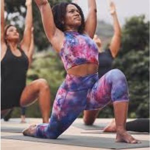 Athleta Salutation Stash Pocket Capri in Supernova